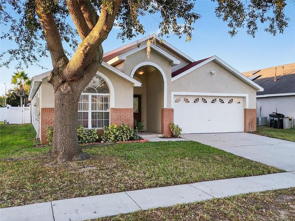 Activo con contrato: $499,000 (5 camas, 4 baños, 2136 Pies cuadrados)