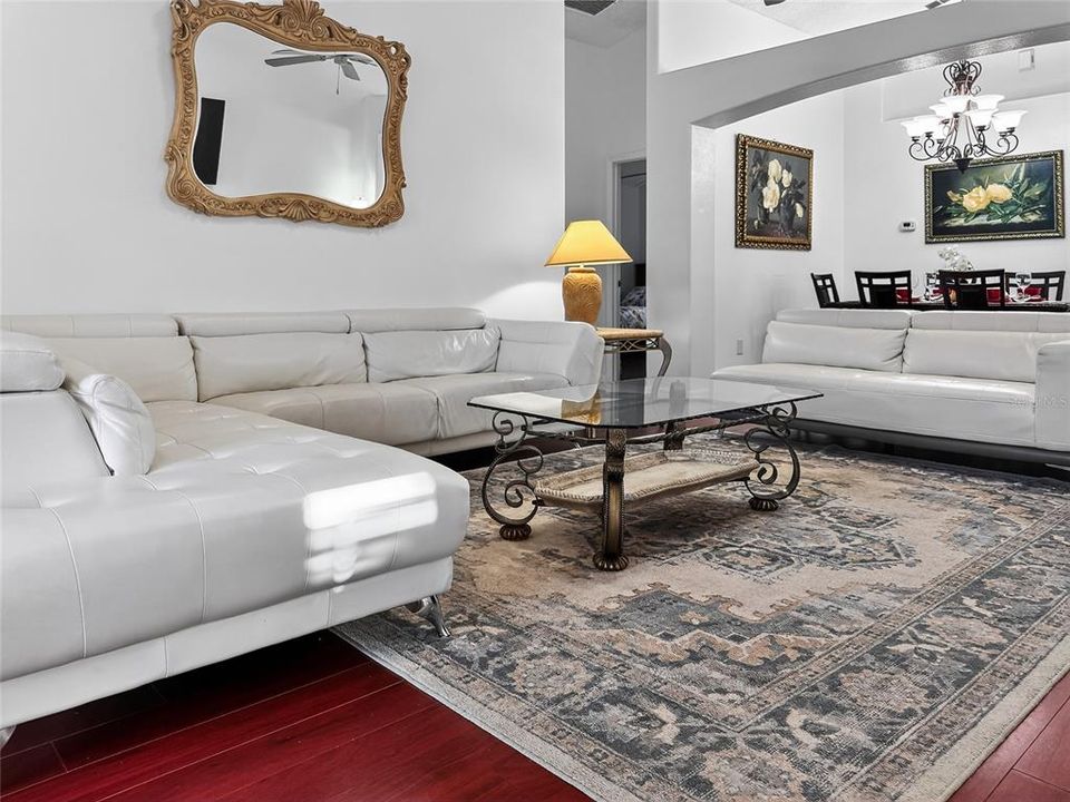 Activo con contrato: $499,000 (5 camas, 4 baños, 2136 Pies cuadrados)