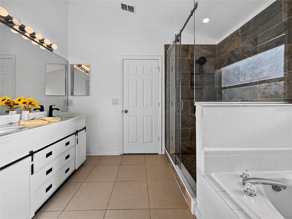 Activo con contrato: $499,000 (5 camas, 4 baños, 2136 Pies cuadrados)