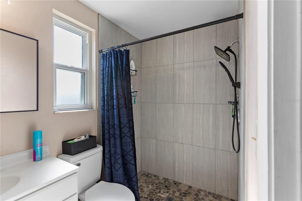 На продажу: $234,900 (2 спален, 2 ванн, 1219 Квадратных фут)