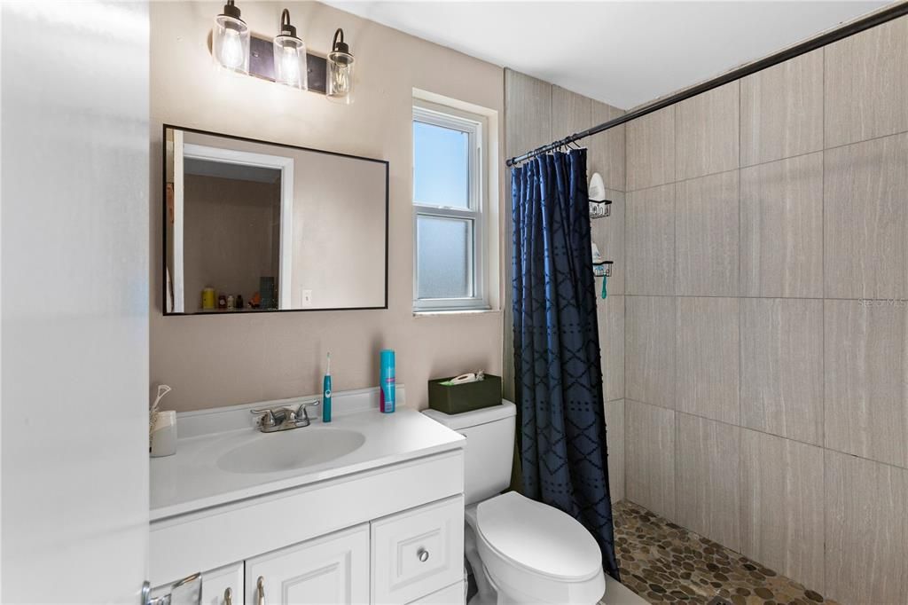 На продажу: $234,900 (2 спален, 2 ванн, 1219 Квадратных фут)