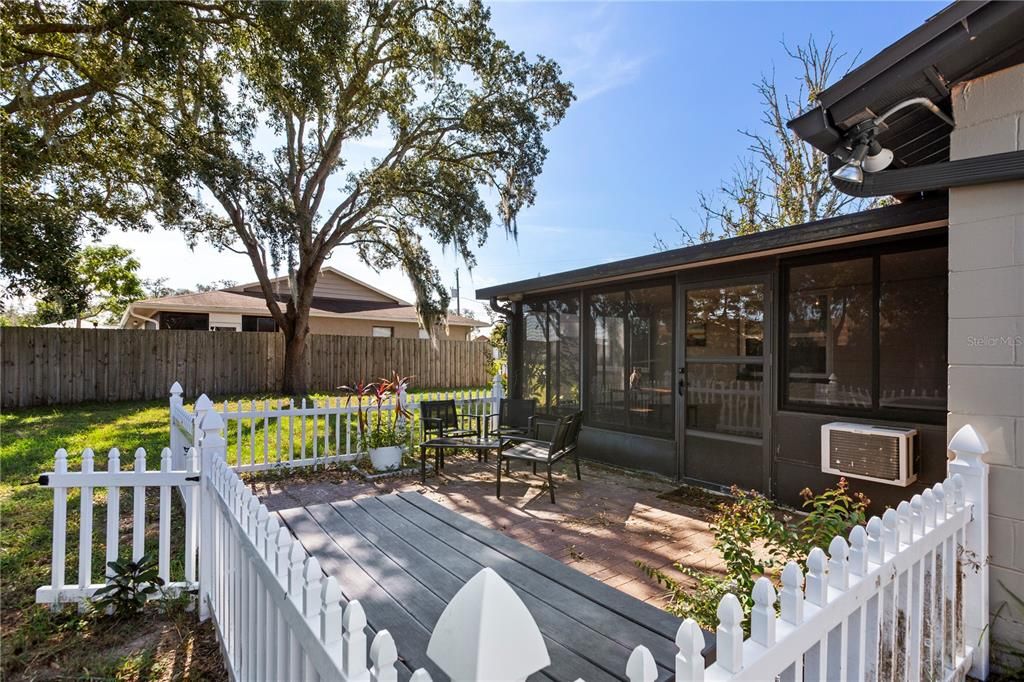 На продажу: $234,900 (2 спален, 2 ванн, 1219 Квадратных фут)