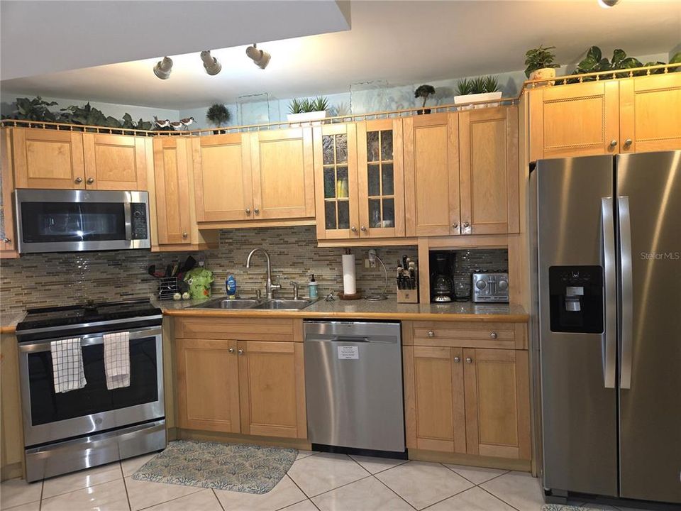 For Rent: $3,750 (2 beds, 2 baths, 835 Square Feet)