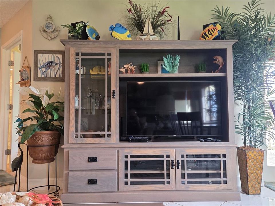 For Rent: $3,750 (2 beds, 2 baths, 835 Square Feet)