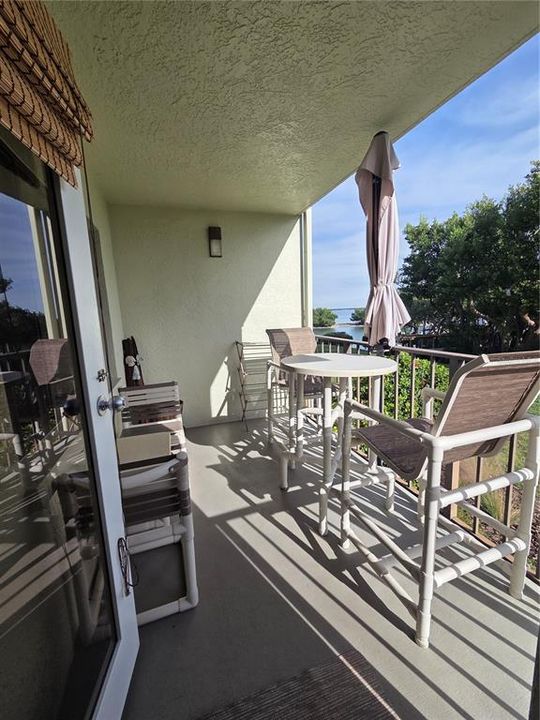 For Rent: $3,750 (2 beds, 2 baths, 835 Square Feet)