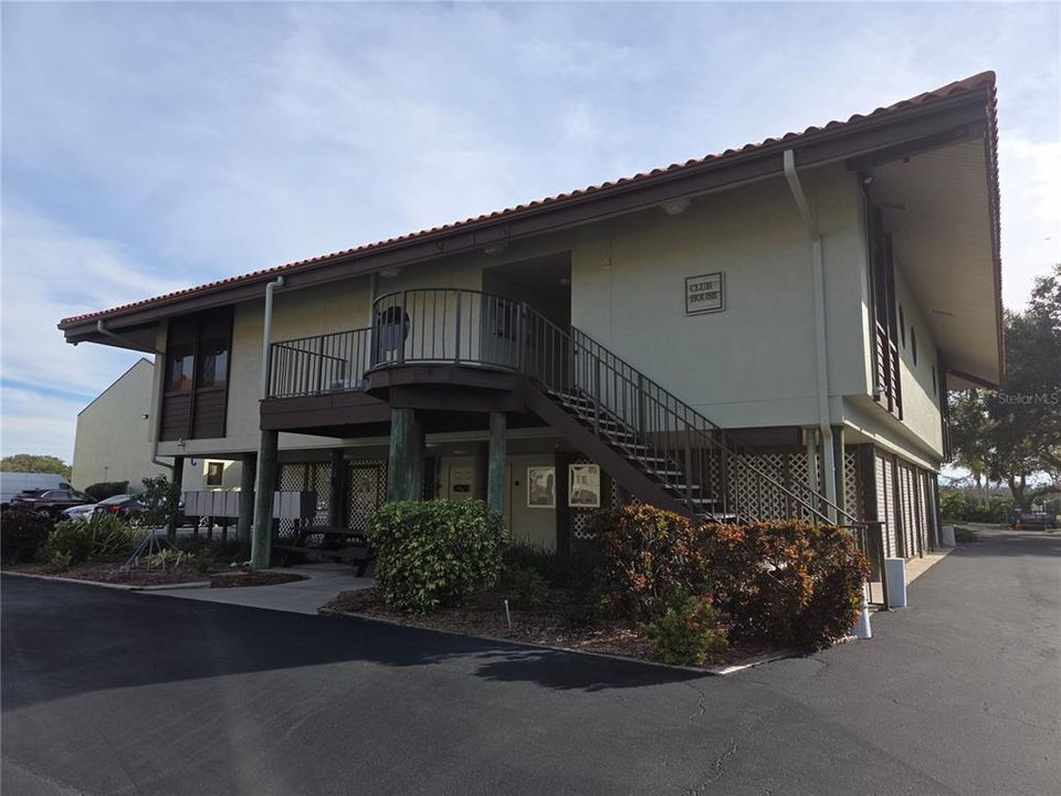 For Rent: $3,750 (2 beds, 2 baths, 835 Square Feet)