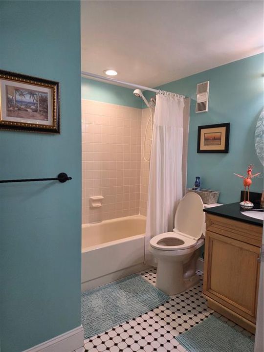 For Rent: $3,750 (2 beds, 2 baths, 835 Square Feet)