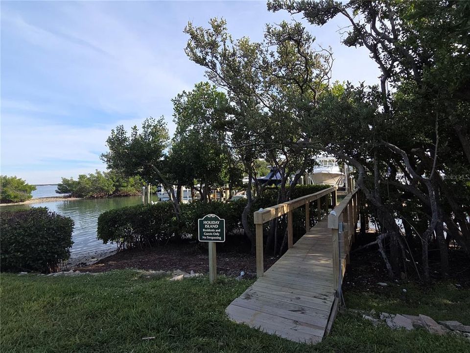 For Rent: $3,750 (2 beds, 2 baths, 835 Square Feet)