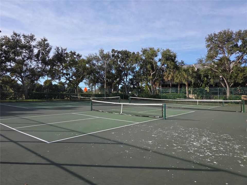 For Rent: $3,750 (2 beds, 2 baths, 835 Square Feet)