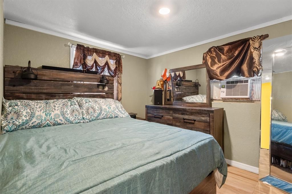 待售: $220,000 (3 贝兹, 1 浴室, 778 平方英尺)