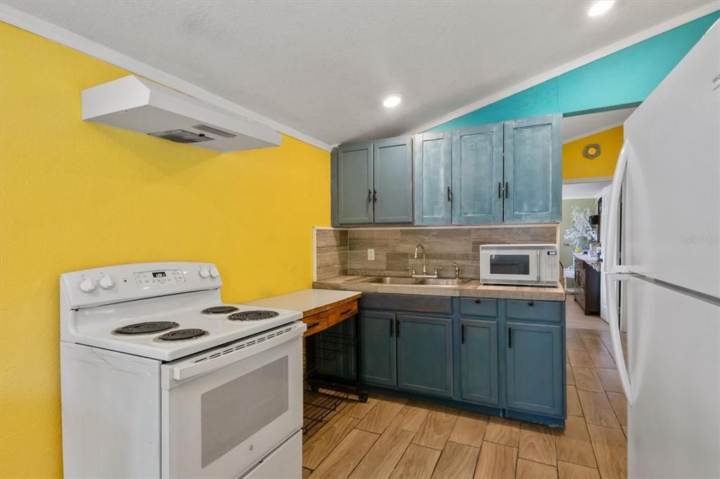 待售: $220,000 (3 贝兹, 1 浴室, 778 平方英尺)