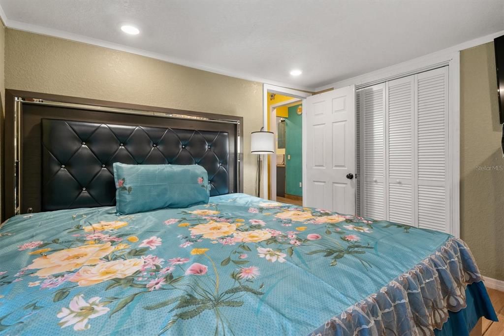 待售: $220,000 (3 贝兹, 1 浴室, 778 平方英尺)