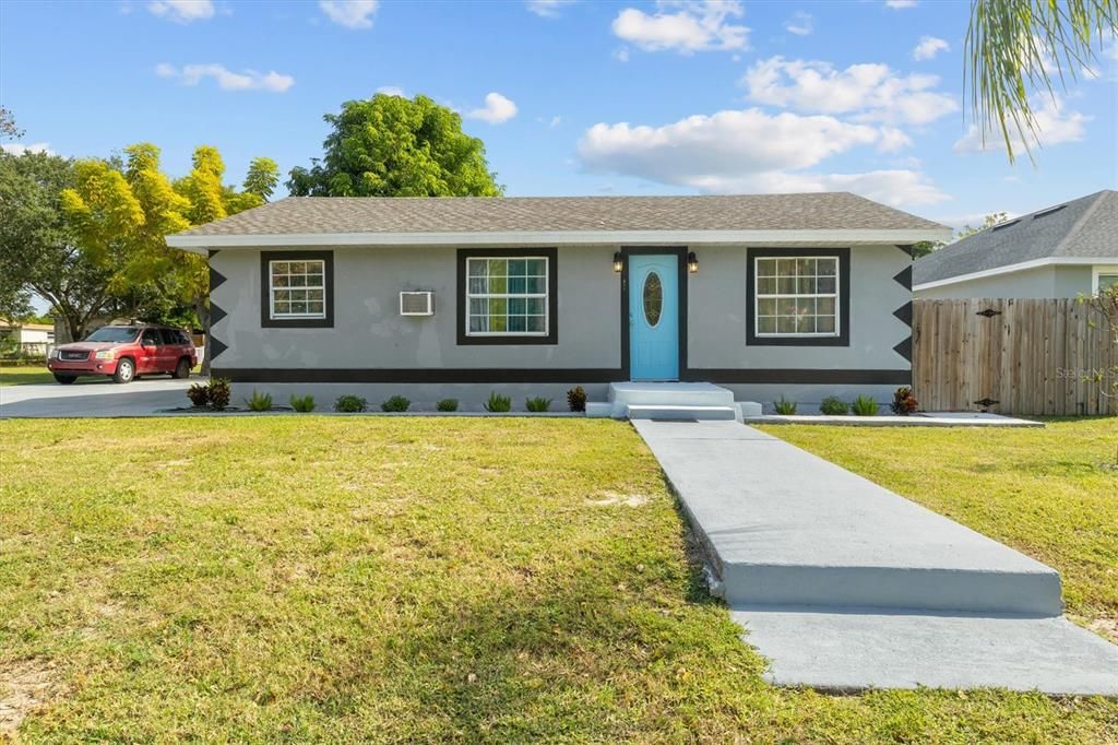 待售: $220,000 (3 贝兹, 1 浴室, 778 平方英尺)