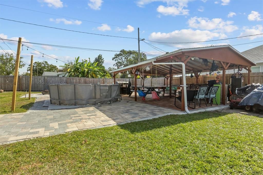 待售: $220,000 (3 贝兹, 1 浴室, 778 平方英尺)