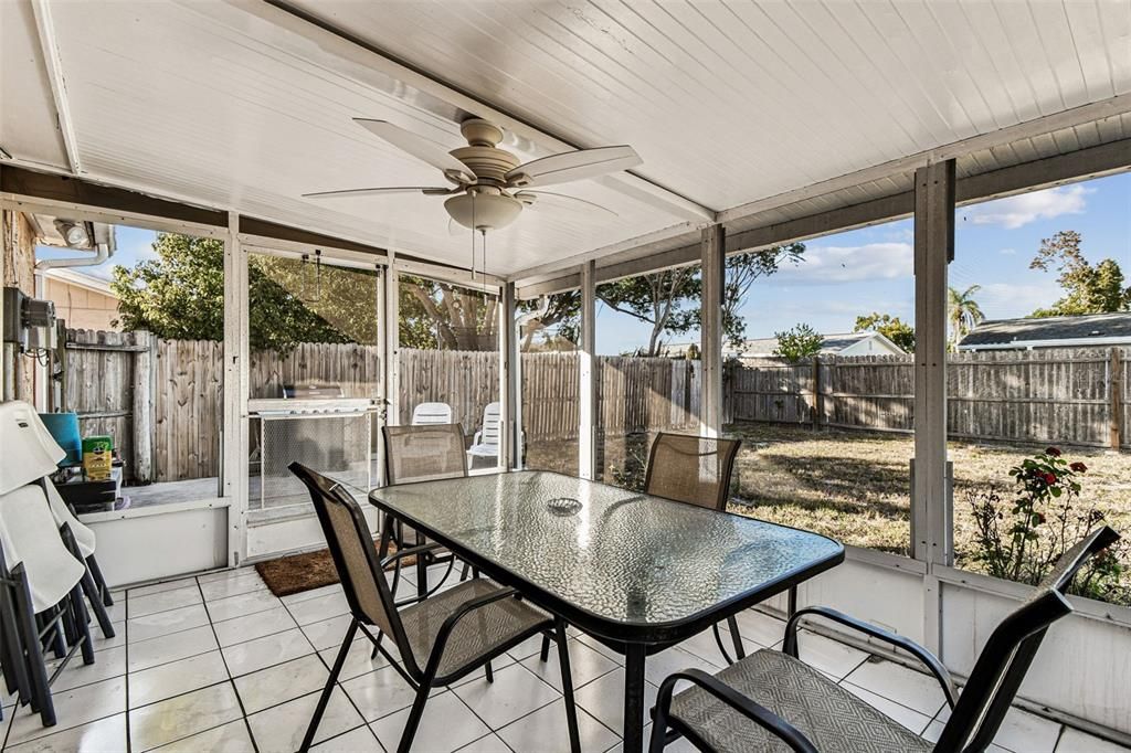 待售: $215,000 (2 贝兹, 1 浴室, 880 平方英尺)