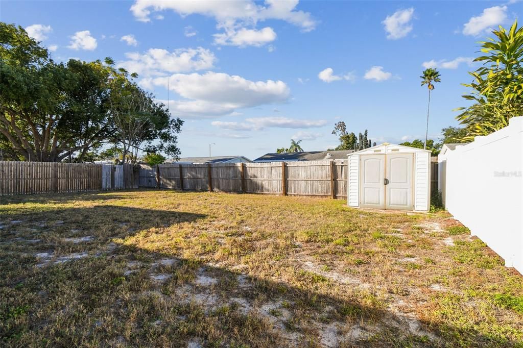 待售: $215,000 (2 贝兹, 1 浴室, 880 平方英尺)