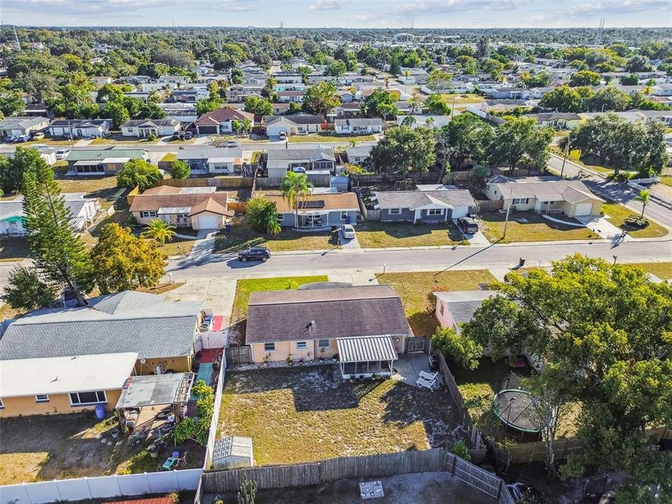 待售: $215,000 (2 贝兹, 1 浴室, 880 平方英尺)