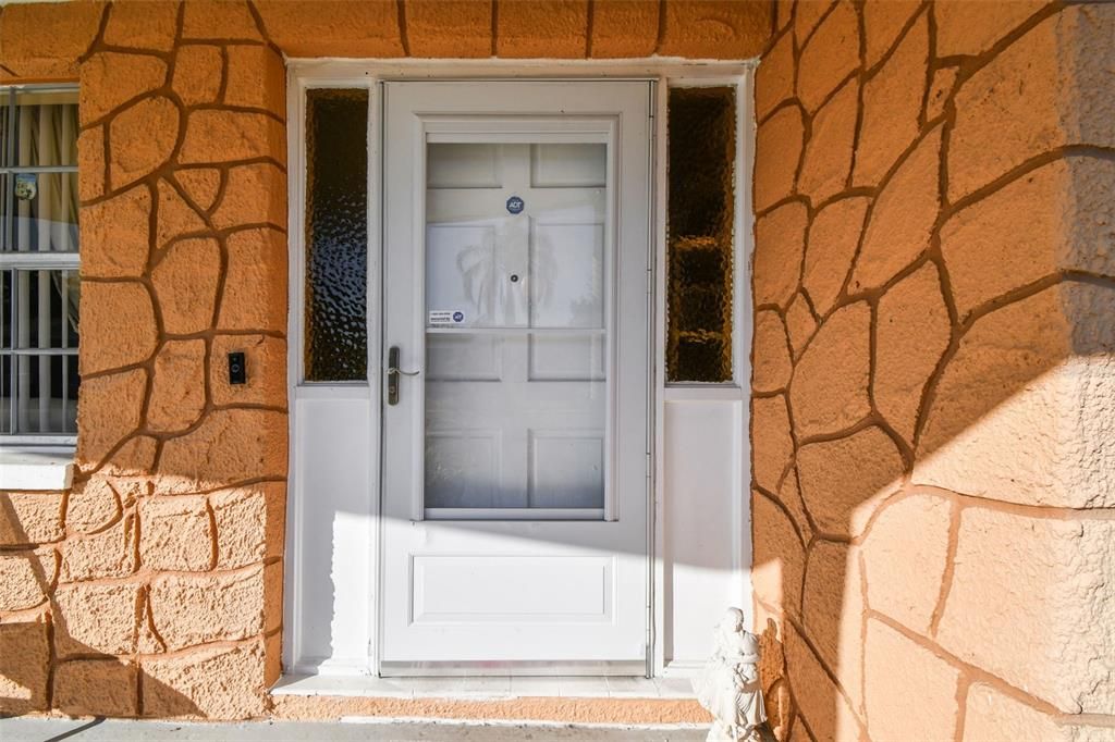 待售: $215,000 (2 贝兹, 1 浴室, 880 平方英尺)