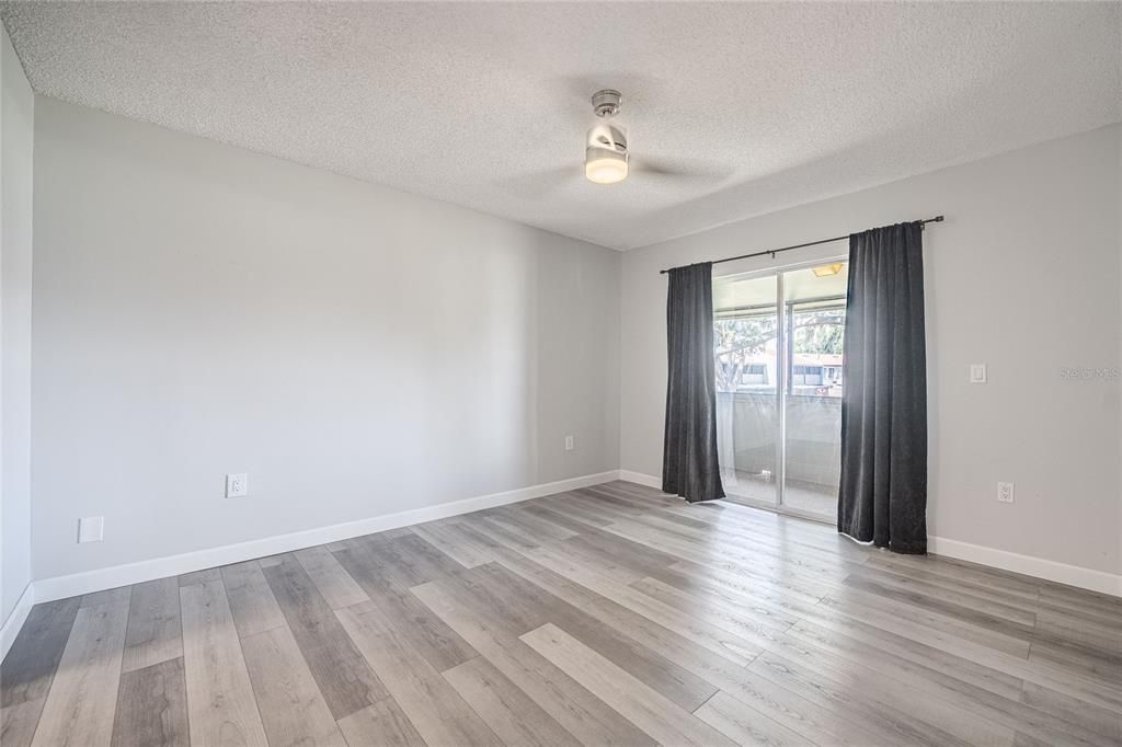 待售: $199,000 (2 贝兹, 2 浴室, 1229 平方英尺)