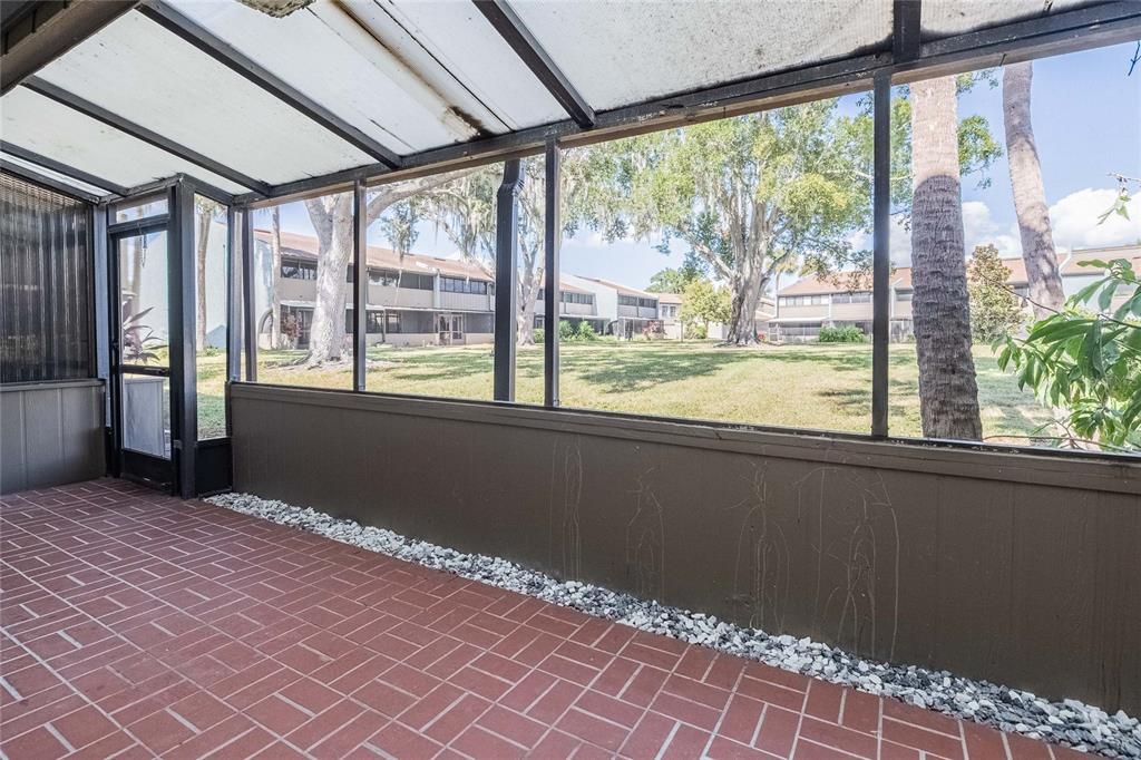 待售: $199,000 (2 贝兹, 2 浴室, 1229 平方英尺)