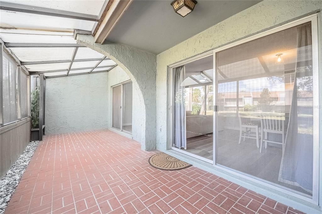 待售: $199,000 (2 贝兹, 2 浴室, 1229 平方英尺)