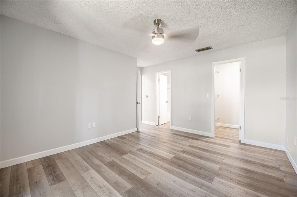 待售: $199,000 (2 贝兹, 2 浴室, 1229 平方英尺)