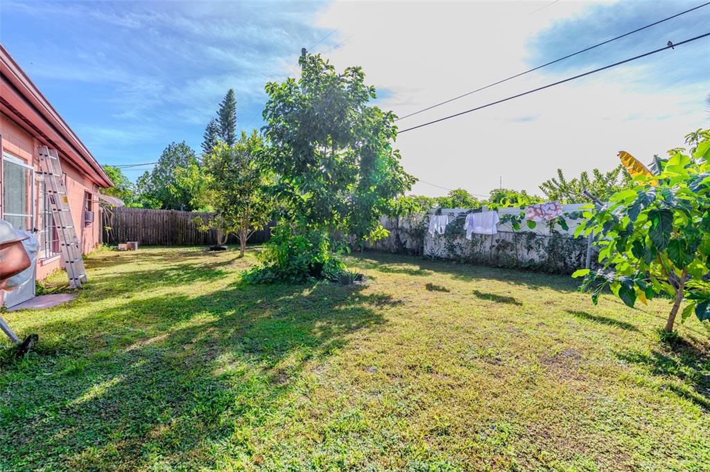 For Sale: $349,000 (4 beds, 3 baths, 1630 Square Feet)