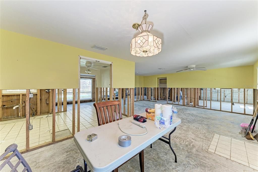 Activo con contrato: $725,000 (2 camas, 2 baños, 1506 Pies cuadrados)