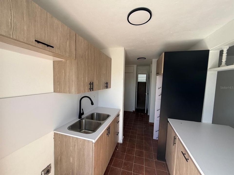 На продажу: $350,000 (7 спален, 4 ванн, 2000 Квадратных фут)