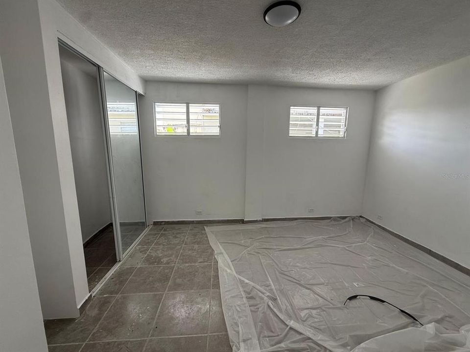 На продажу: $350,000 (7 спален, 4 ванн, 2000 Квадратных фут)