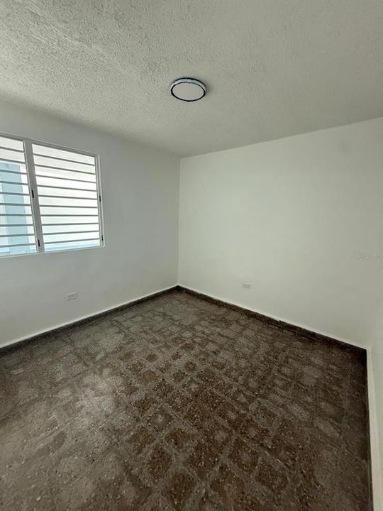 На продажу: $350,000 (7 спален, 4 ванн, 2000 Квадратных фут)