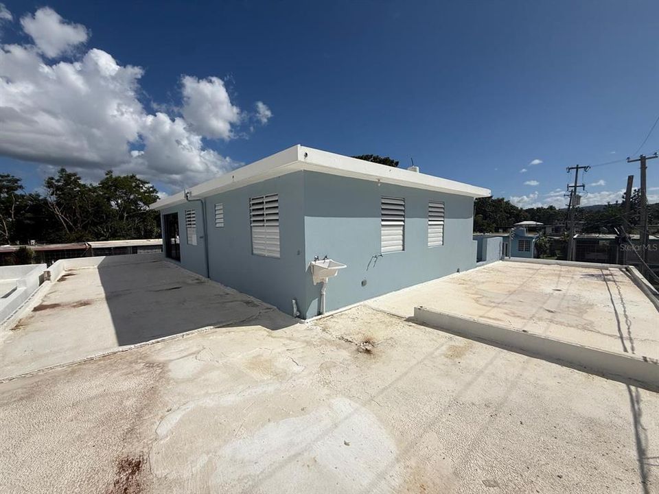 На продажу: $350,000 (7 спален, 4 ванн, 2000 Квадратных фут)