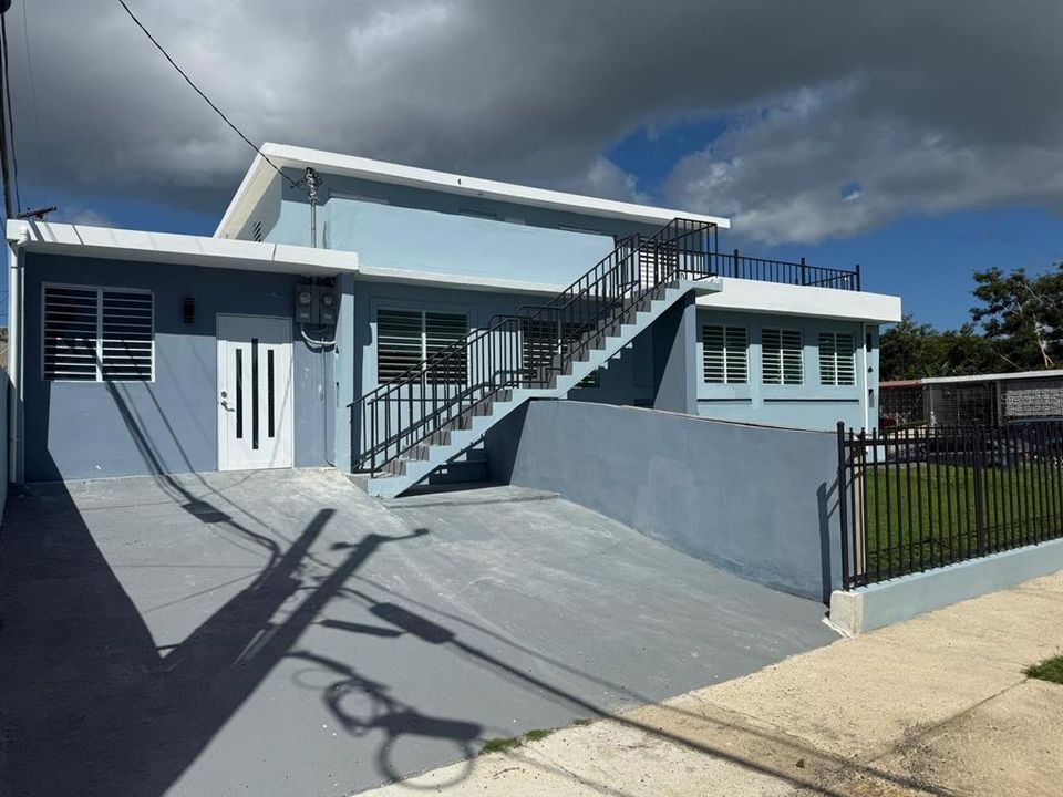 На продажу: $350,000 (7 спален, 4 ванн, 2000 Квадратных фут)