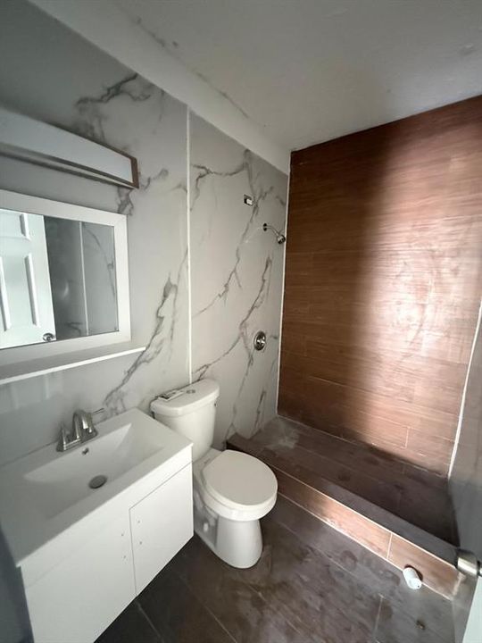 На продажу: $350,000 (7 спален, 4 ванн, 2000 Квадратных фут)