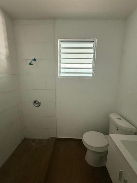 На продажу: $350,000 (7 спален, 4 ванн, 2000 Квадратных фут)