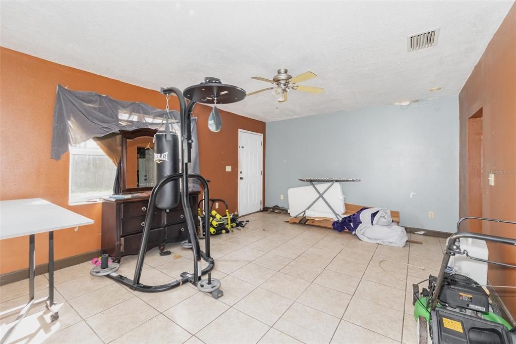 待售: $204,990 (4 贝兹, 2 浴室, 1796 平方英尺)