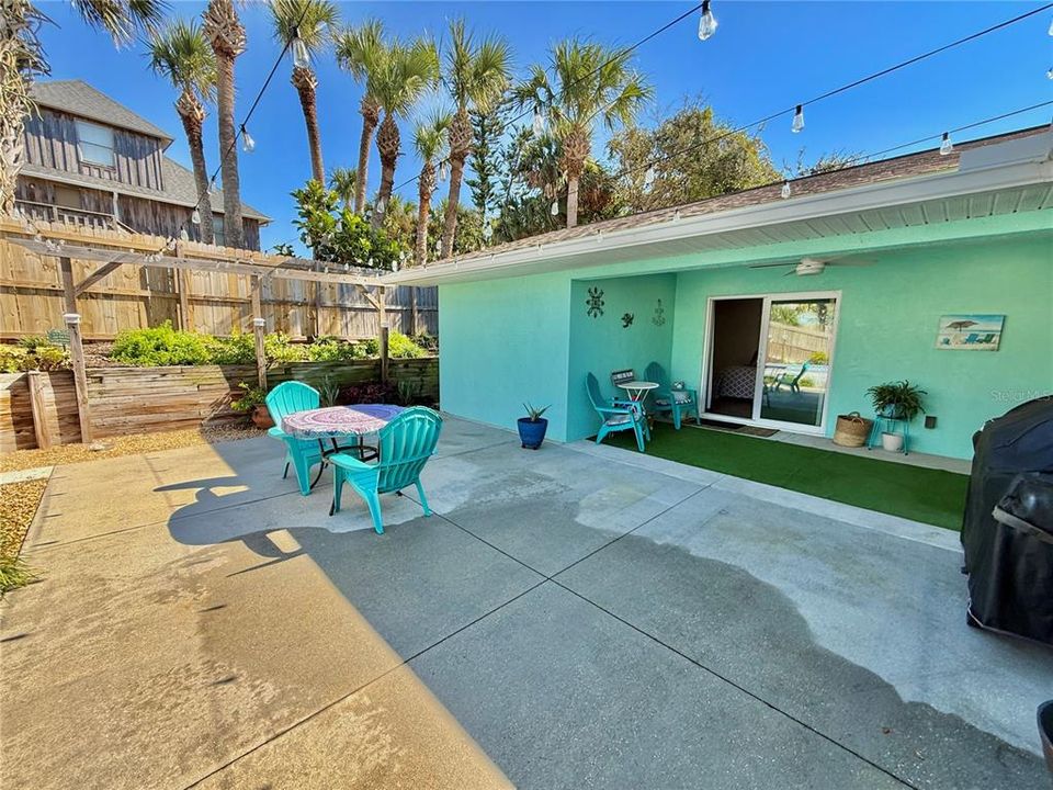 Под контрактом: $595,000 (3 спален, 3 ванн, 1715 Квадратных фут)