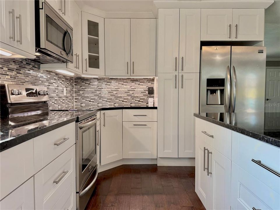 Под контрактом: $595,000 (3 спален, 3 ванн, 1715 Квадратных фут)