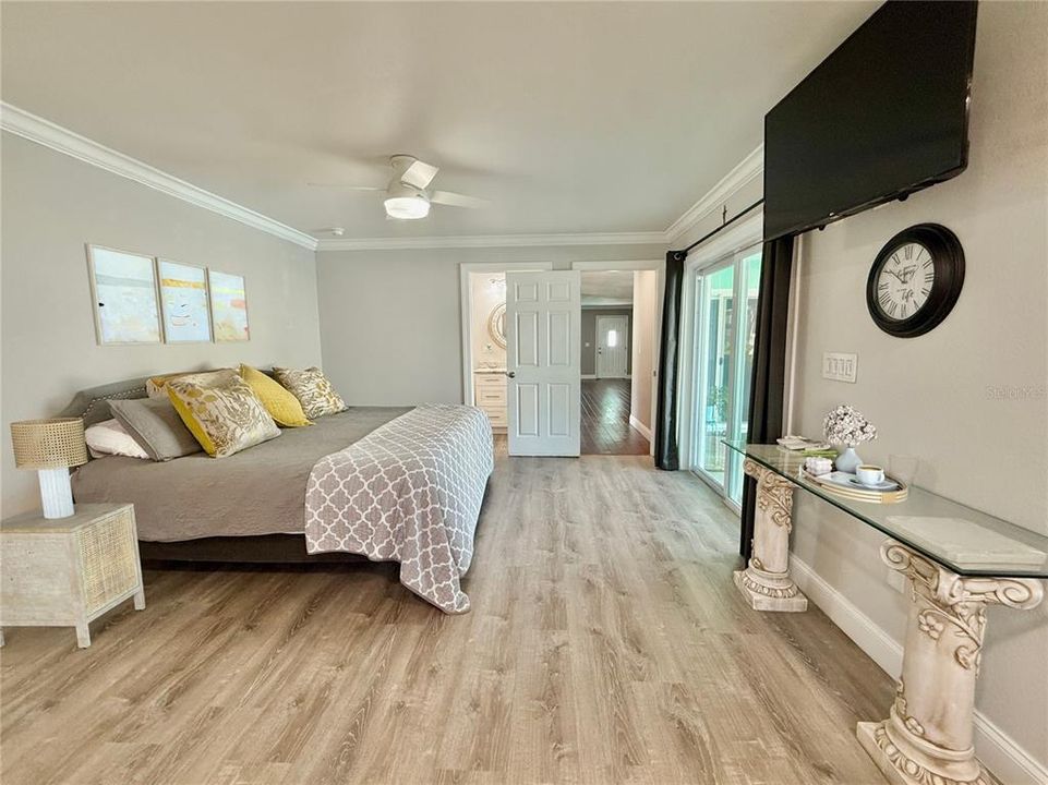 Под контрактом: $595,000 (3 спален, 3 ванн, 1715 Квадратных фут)