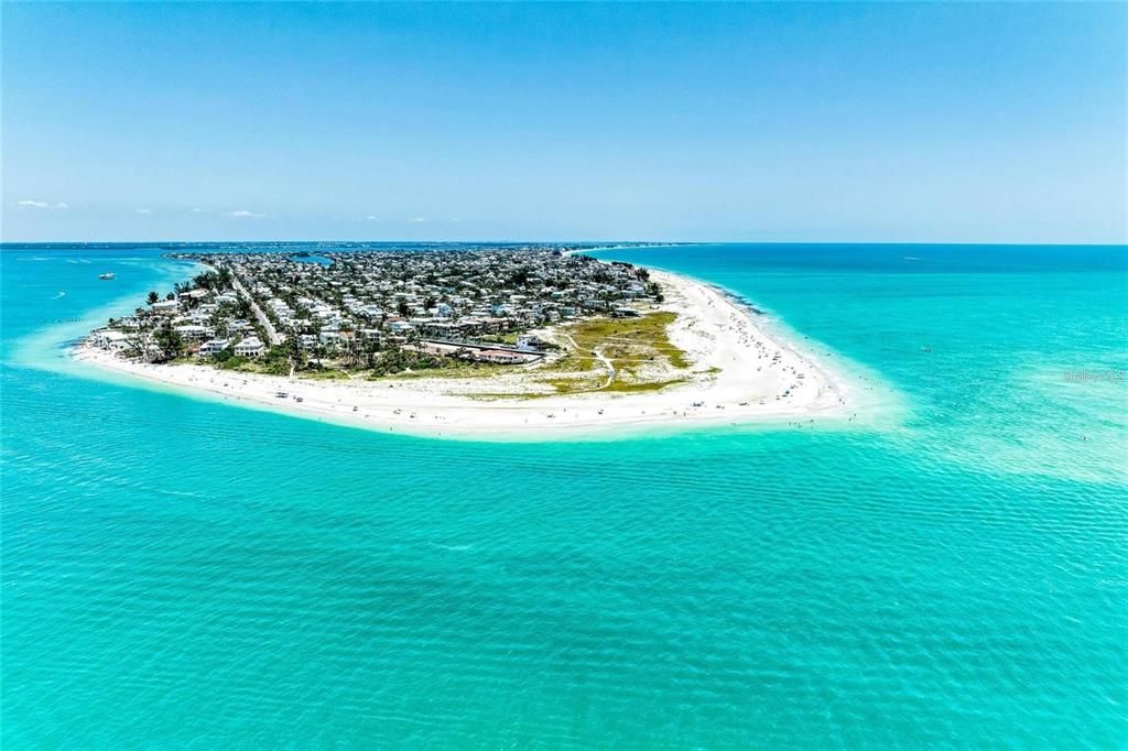 For Sale: $1,600,000 (4 beds, 4 baths, 3088 Square Feet)