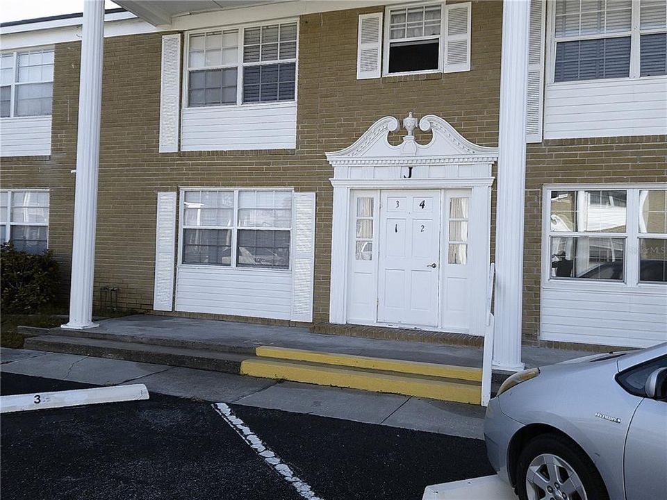 For Rent: $1,200 (2 beds, 2 baths, 919 Square Feet)