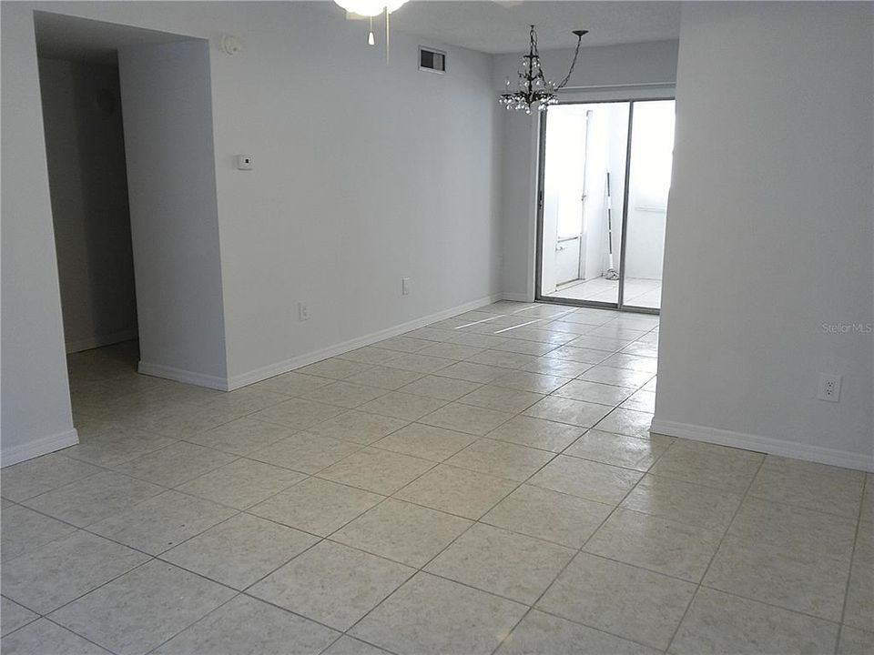 For Rent: $1,200 (2 beds, 2 baths, 919 Square Feet)