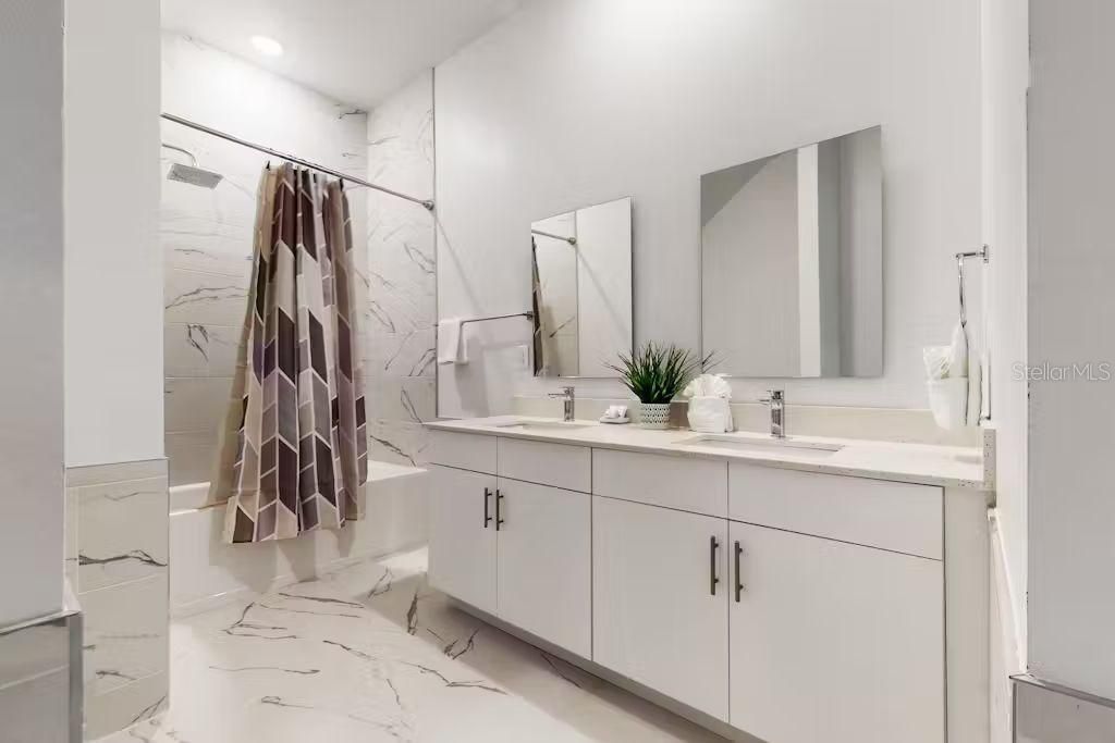 En Renta: $2,800 (4 camas, 4 baños, 2020 Pies cuadrados)