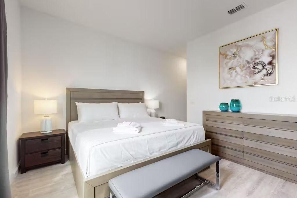 En Renta: $2,800 (4 camas, 4 baños, 2020 Pies cuadrados)