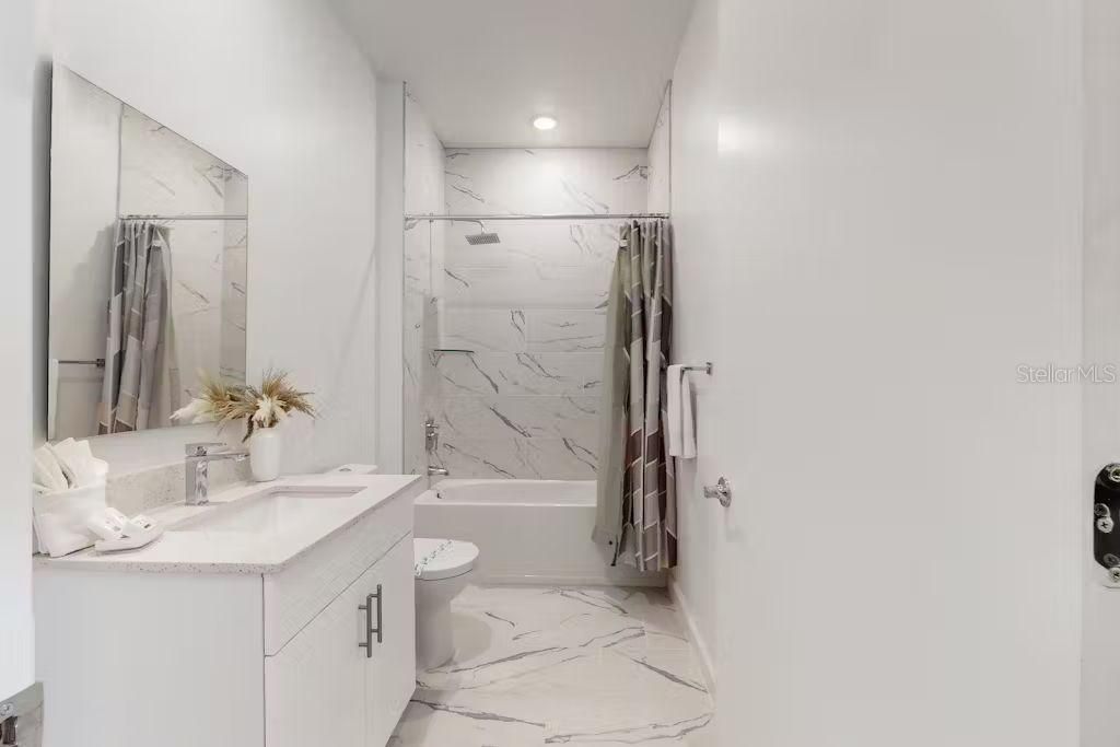 En Renta: $2,800 (4 camas, 4 baños, 2020 Pies cuadrados)