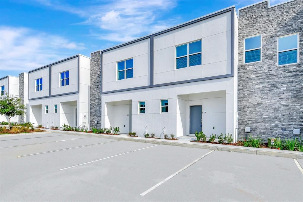 En Renta: $2,800 (4 camas, 4 baños, 2020 Pies cuadrados)