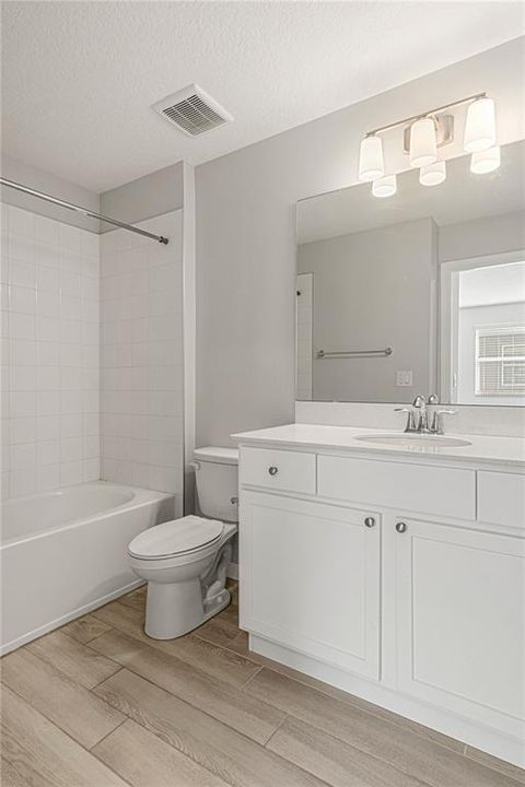 En Renta: $2,395 (4 camas, 3 baños, 1762 Pies cuadrados)