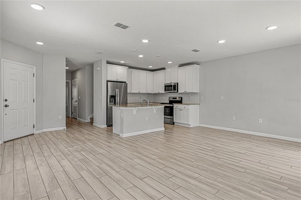 En Renta: $2,395 (4 camas, 3 baños, 1762 Pies cuadrados)