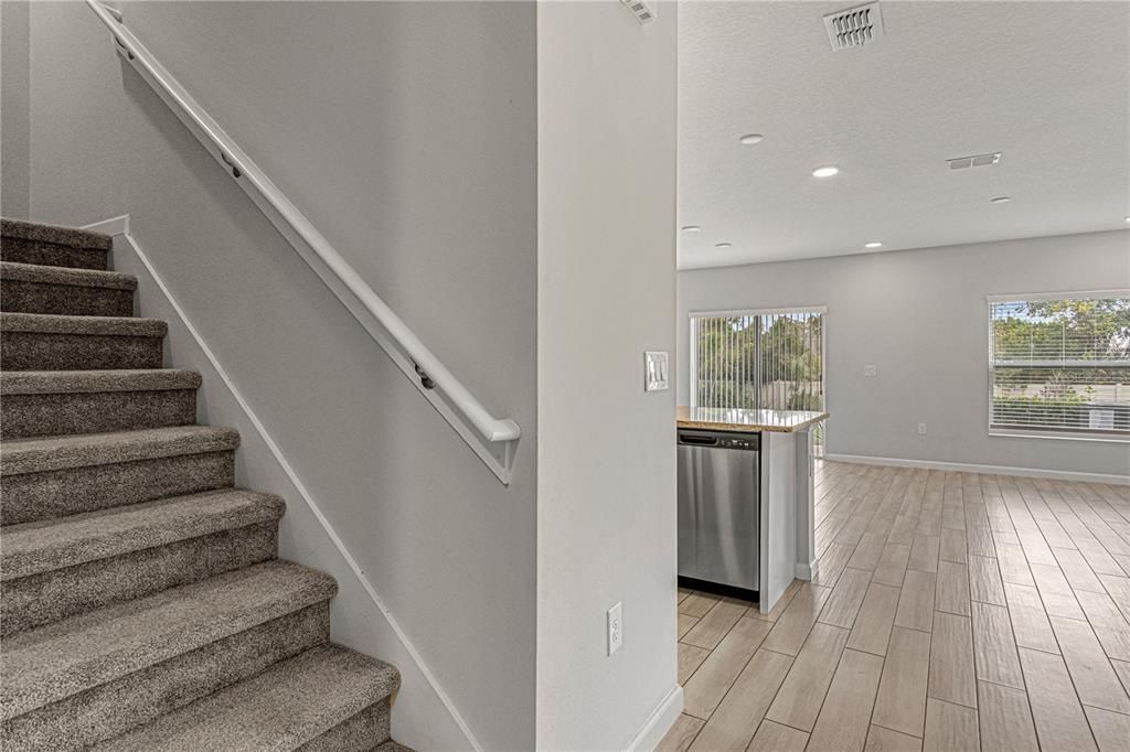 En Renta: $2,395 (4 camas, 3 baños, 1762 Pies cuadrados)