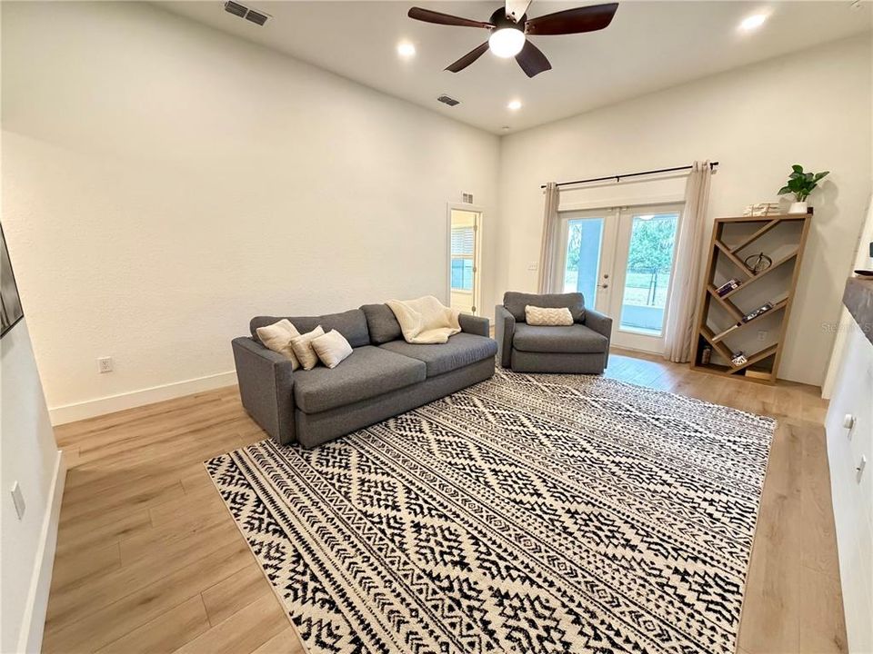 For Sale: $369,000 (4 beds, 2 baths, 1822 Square Feet)